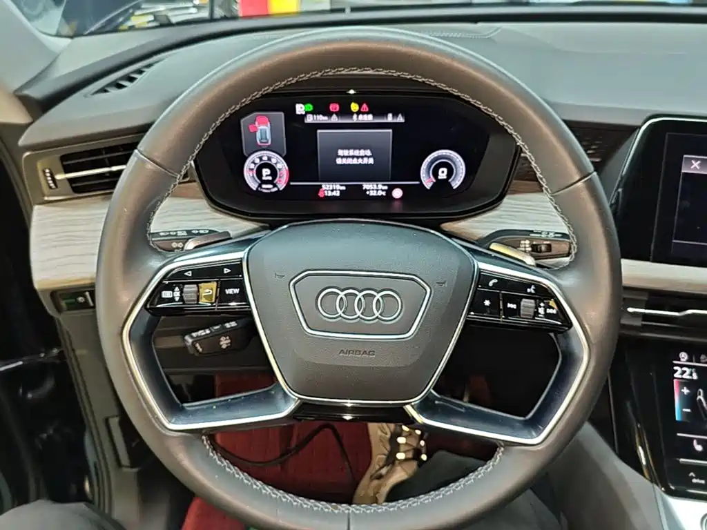Audi Q6 2023 — фото 11