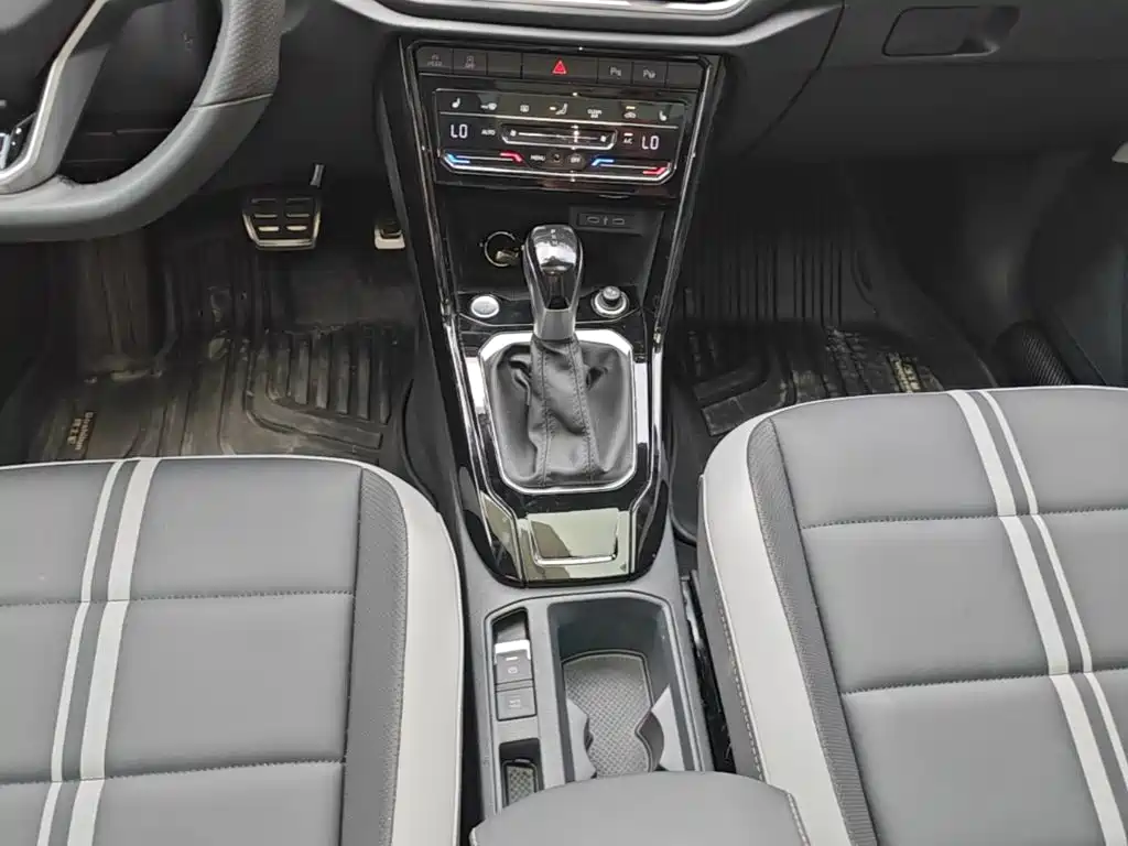 Volkswagen T-Roc 2023 — фото 14