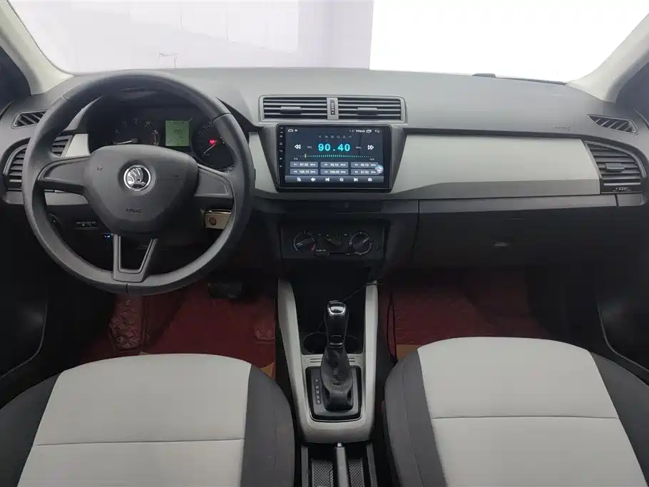 Skoda Fabia 2016 — фото 12