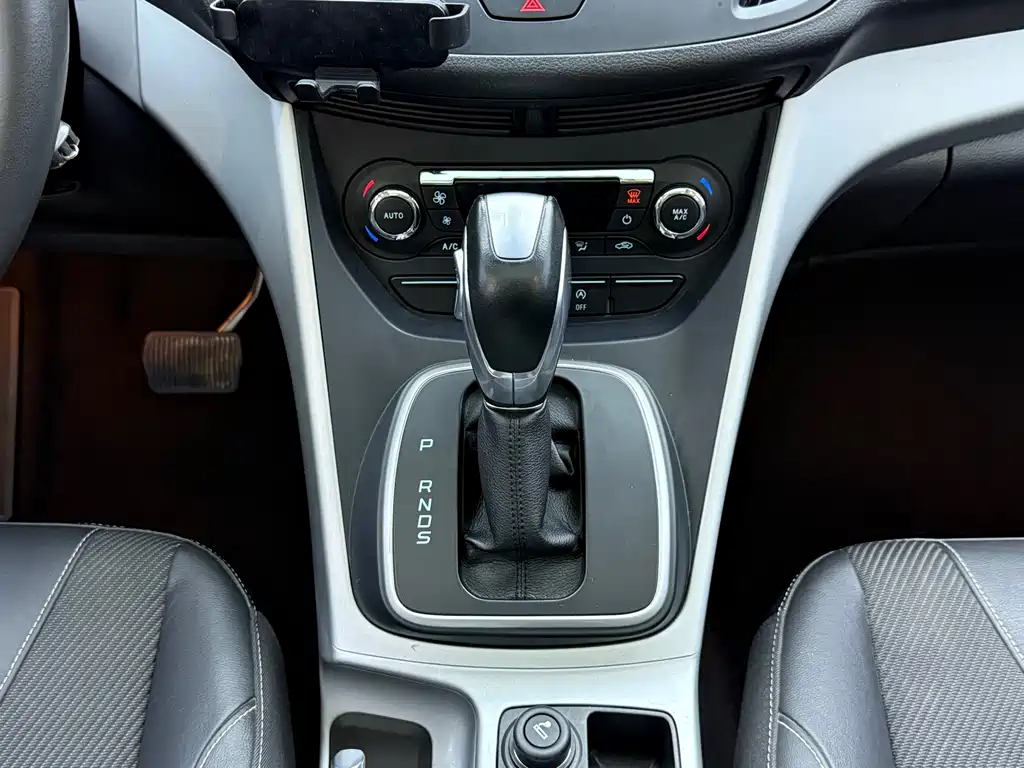 Ford Kuga 2016 — фото 15