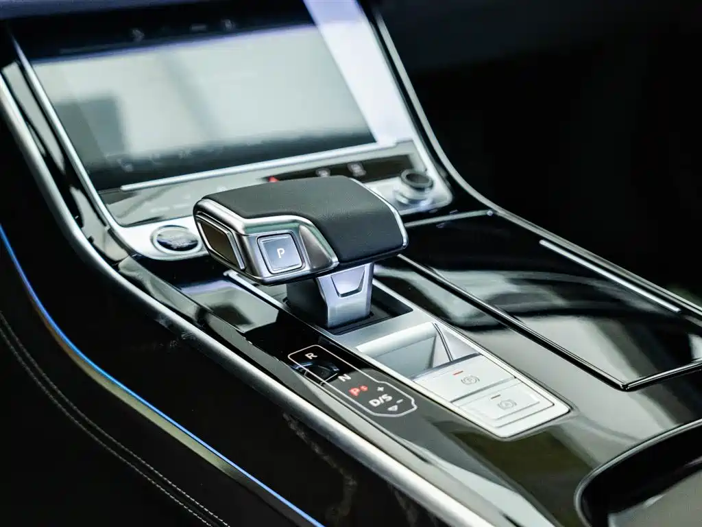 Audi A8 — фото 14