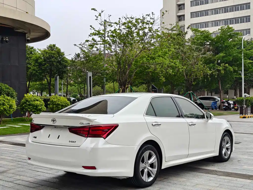 Toyota Crown 2016 — фото 15