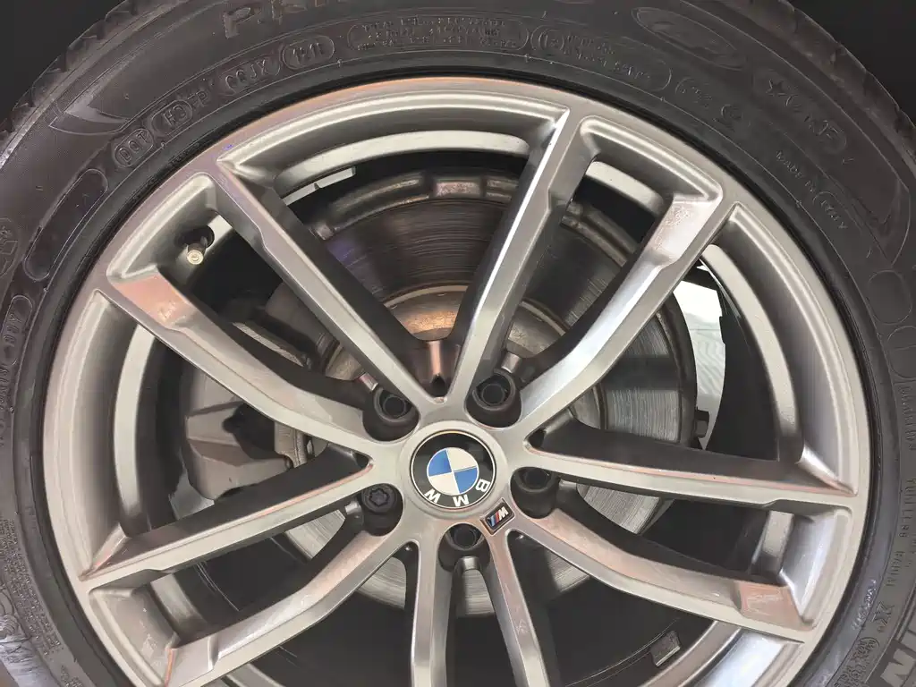 BMW 5 Series 2018 — фото 14