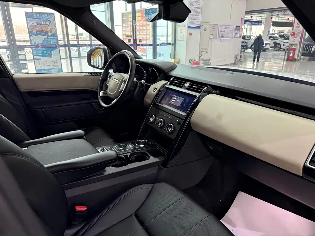 Land Rover Discovery 2018 — фото 11