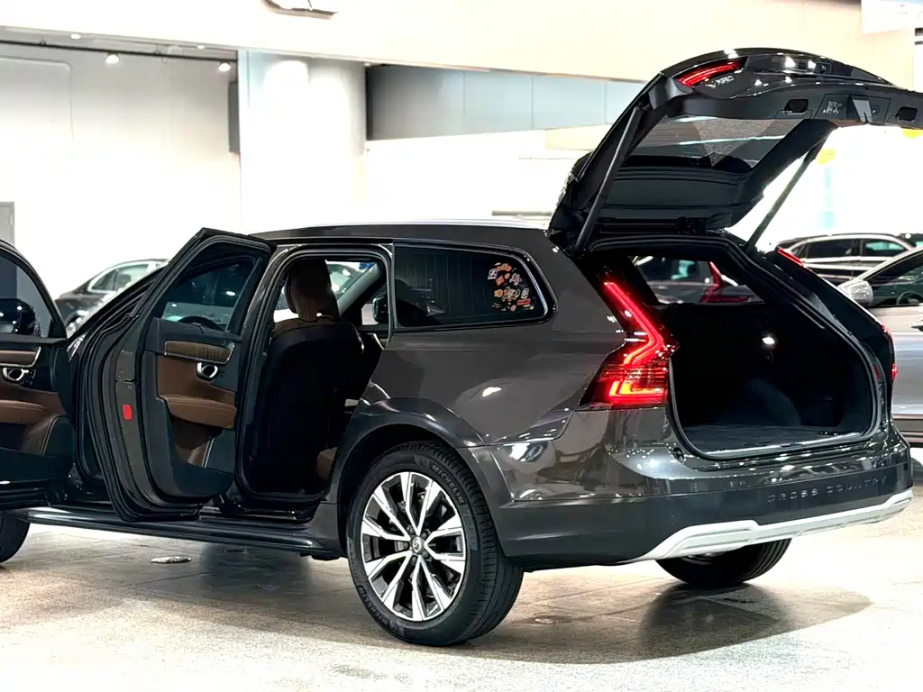 Volvo V90 2023 — фото 27