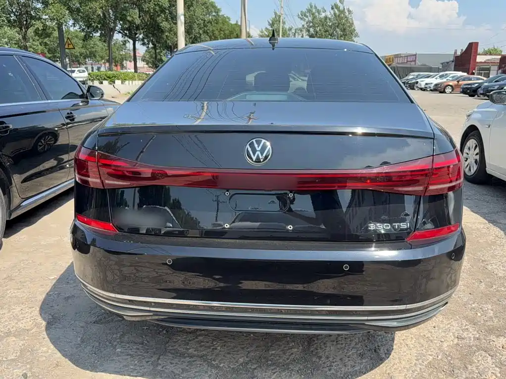 Volkswagen Passat 2022 — фото 11
