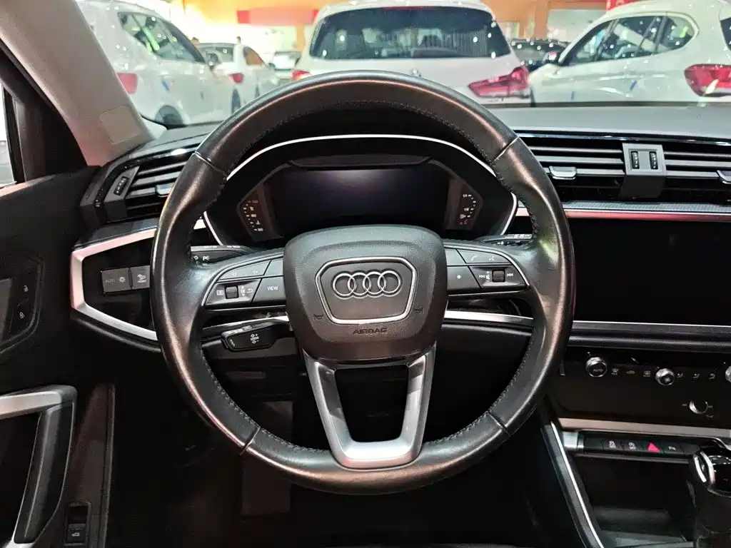 Audi Q3 2021 — фото 23