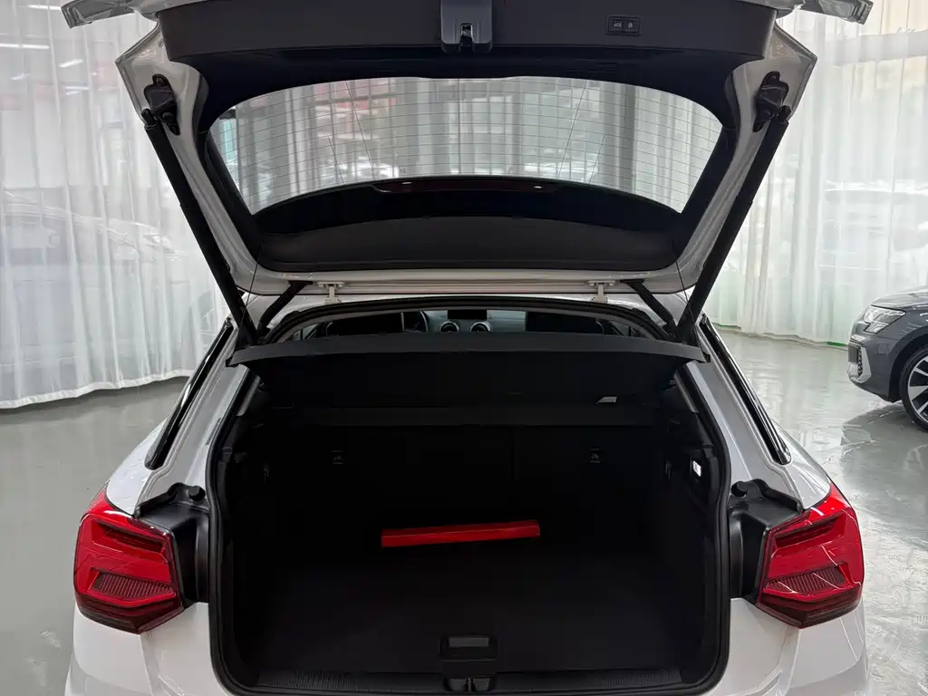 Audi Q2L 2023 — фото 10