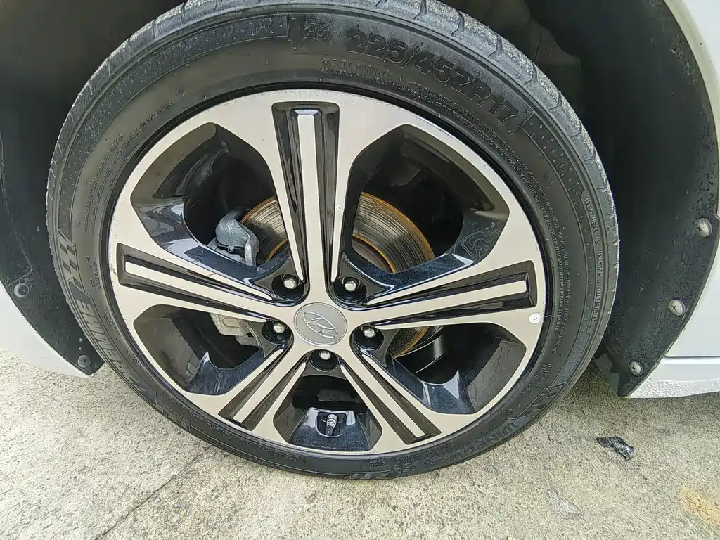 Hyundai Elantra 2018 — фото 12