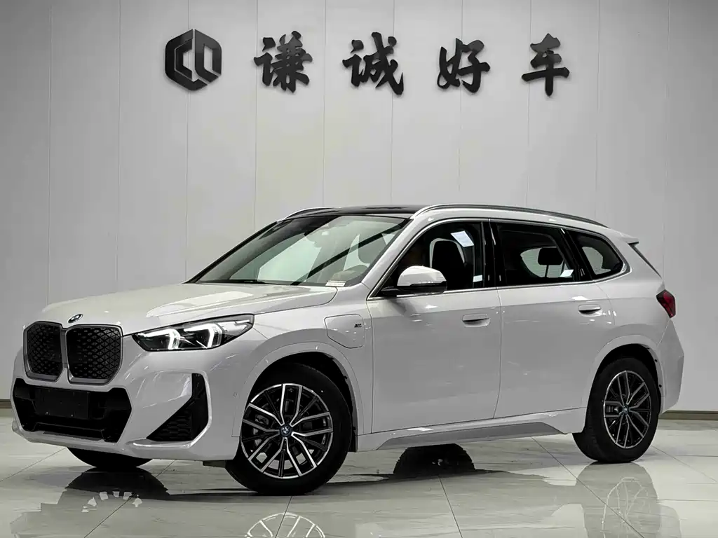 BMW iX1 2025