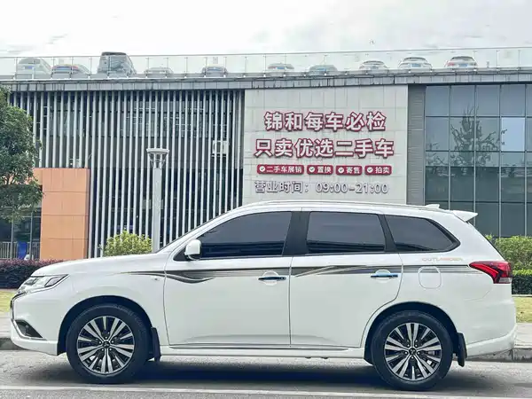 Mitsubishi Outlander 2021