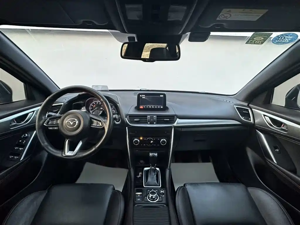 Mazda CX-4 2018 — фото 11