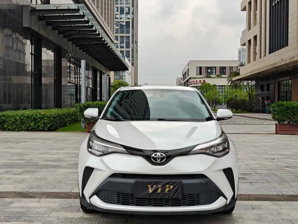 Toyota C-HR 2022 — фото 2