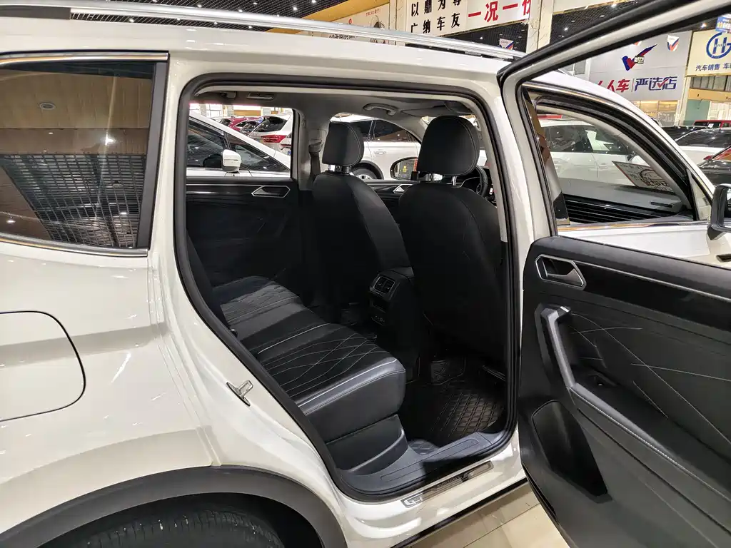 Volkswagen Tiguan L 2022 — фото 10