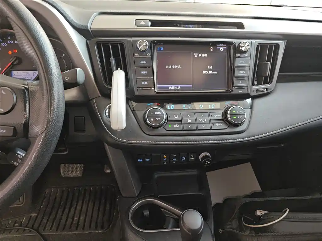 Toyota RAV4 2018 — фото 12