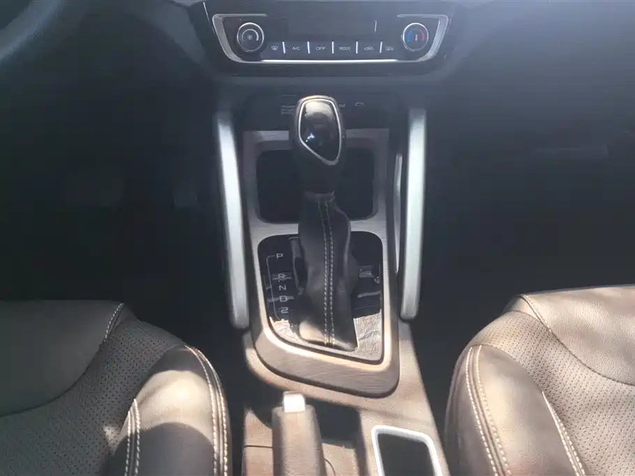 Geely Vision X3 2019 — фото 16