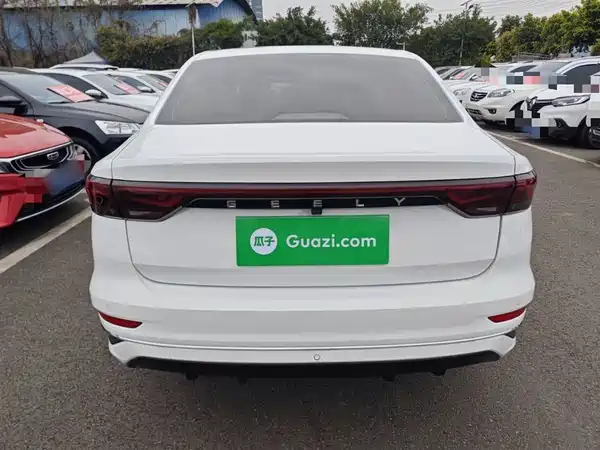 Geely Emgrand 2022