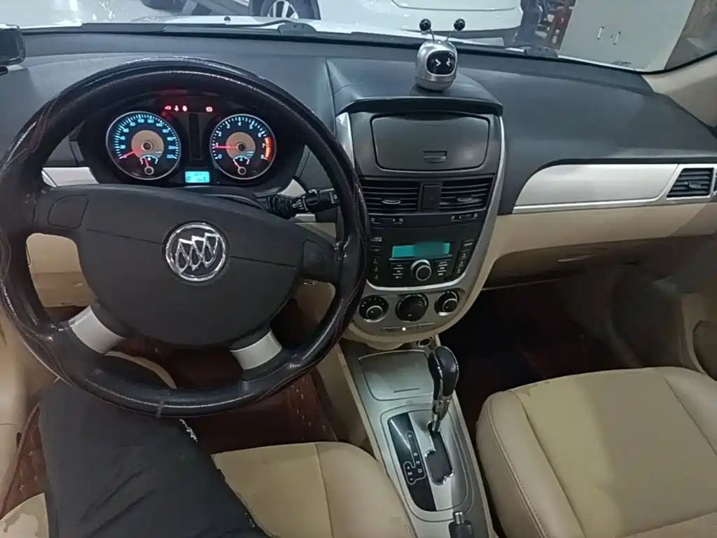 Buick Excelle 2015 — фото 10
