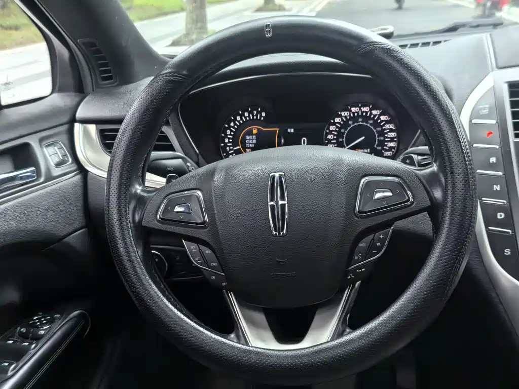Lincoln MKC 2015 — фото 15