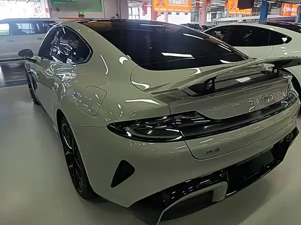 Xiaomi SU7 2025