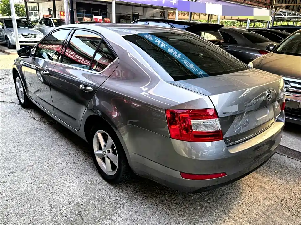 Skoda Octavia 2014 — фото 9