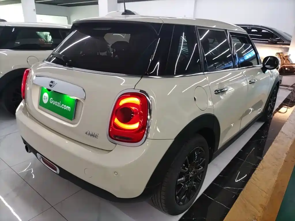 MINI MINI 2020