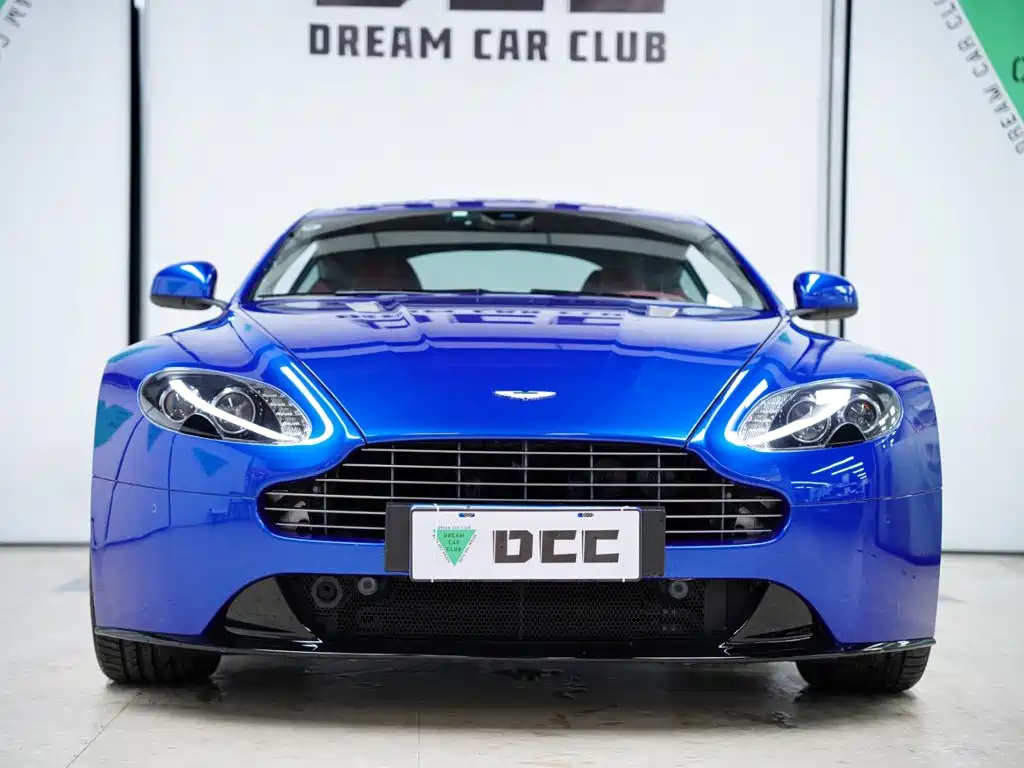 Aston Martin V8 Vantage 2017 — фото 11