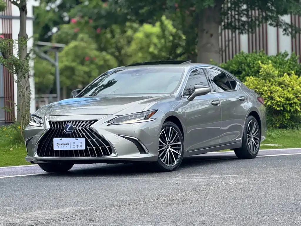 Lexus ES 2022
