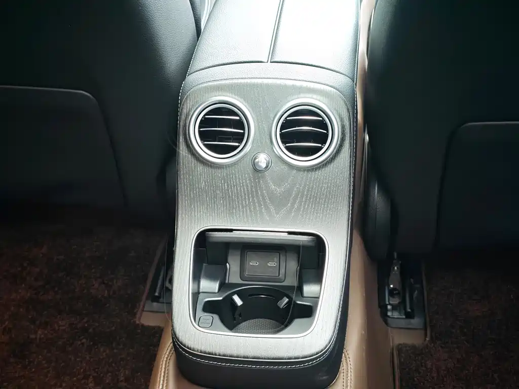 Mercedes-Benz E-Class 2022 — фото 16