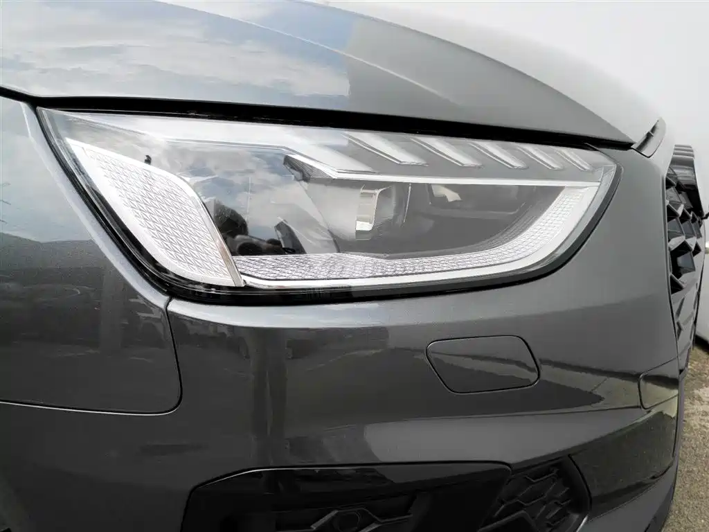 Audi A4L 2023 — фото 17
