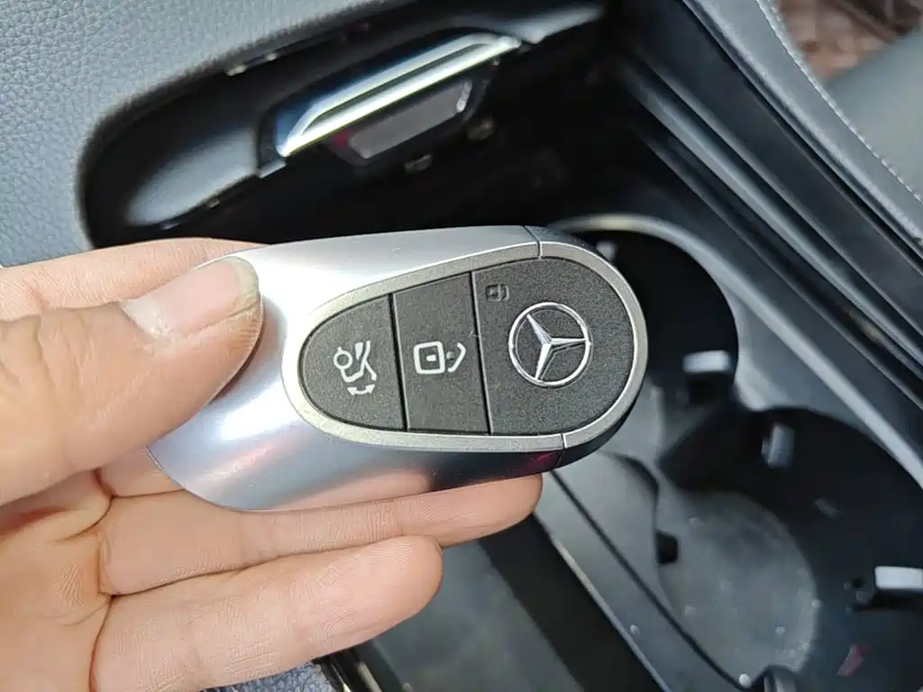 Mercedes-Benz C-Class 2023 — фото 9
