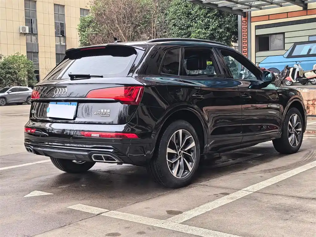 Audi Q5L 2023 — фото 19