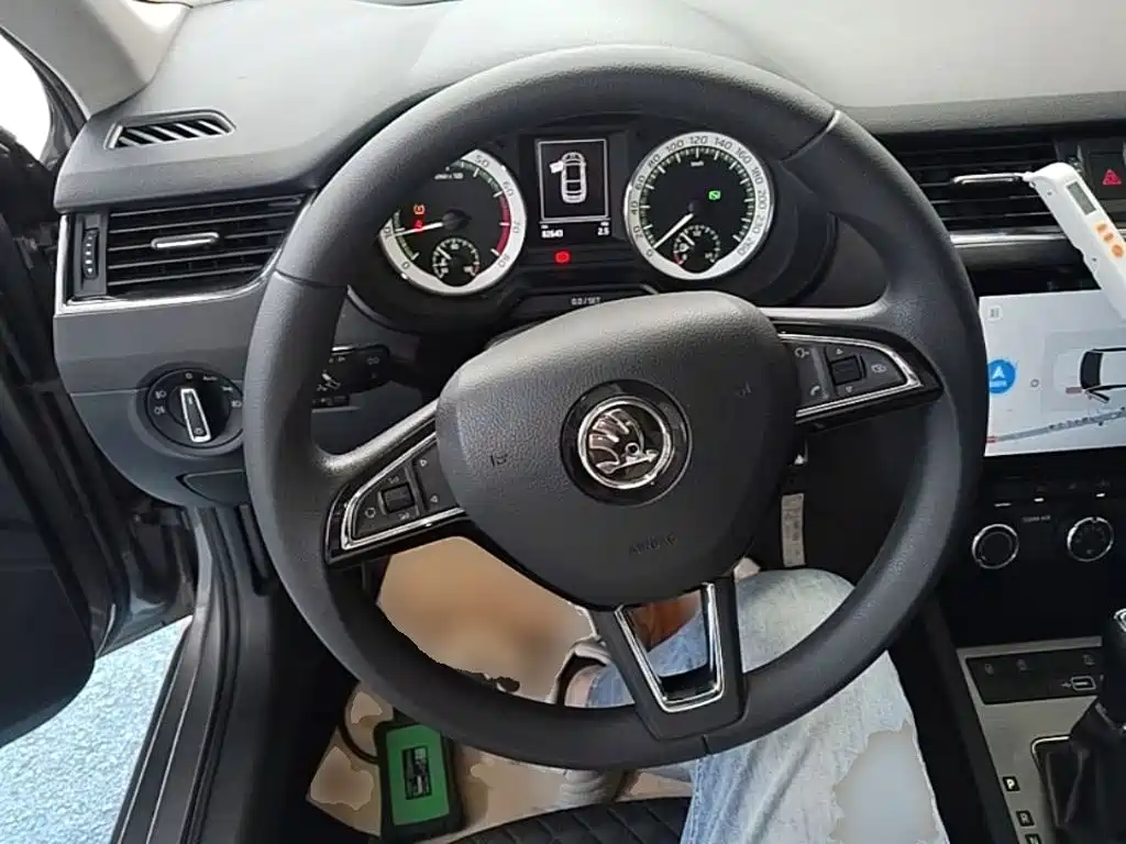 Skoda Octavia 2020 — фото 11