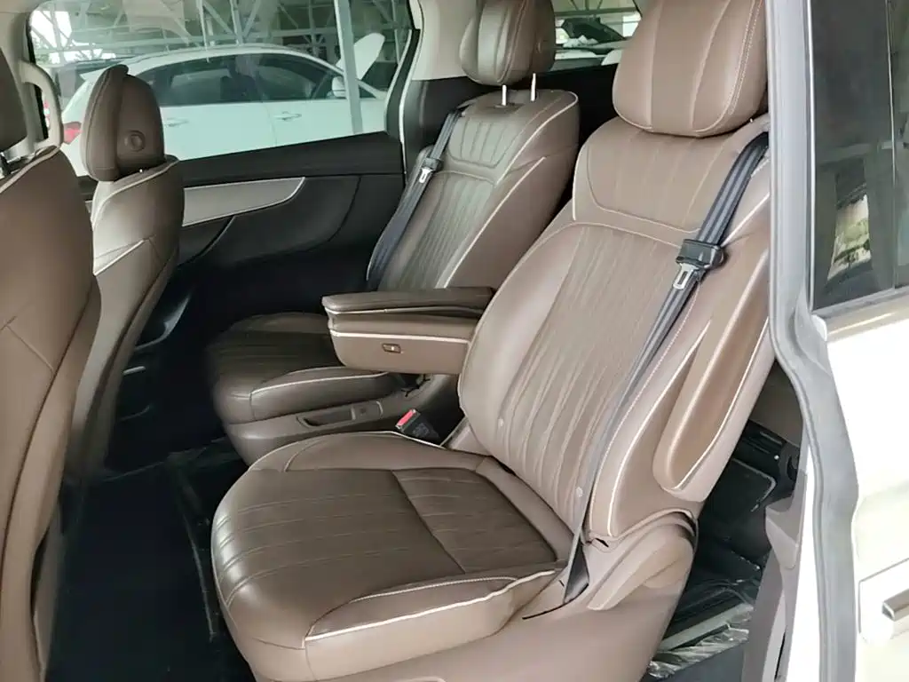 Roewe iMAX8 2024 — фото 17