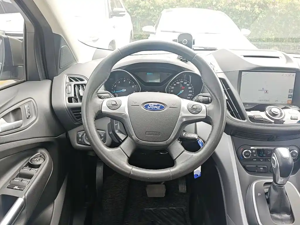 Ford Kuga 2015 — фото 11