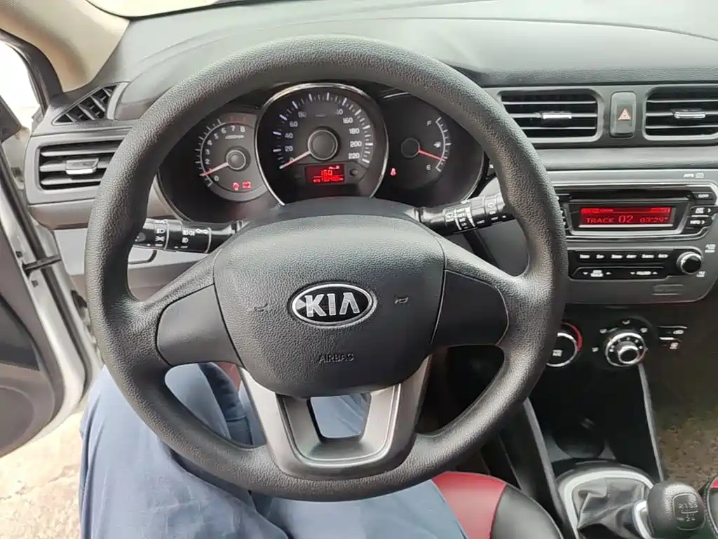 Kia K2 2014 — фото 11