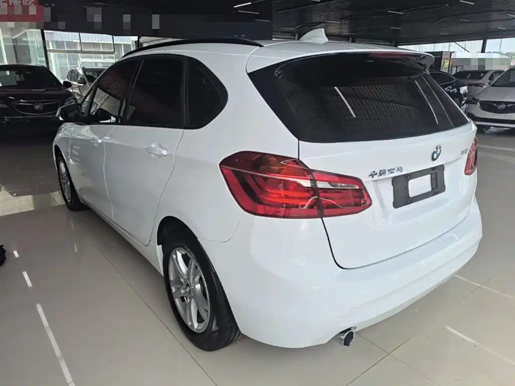 BMW 2 Series Active Tourer 2017 — фото 5