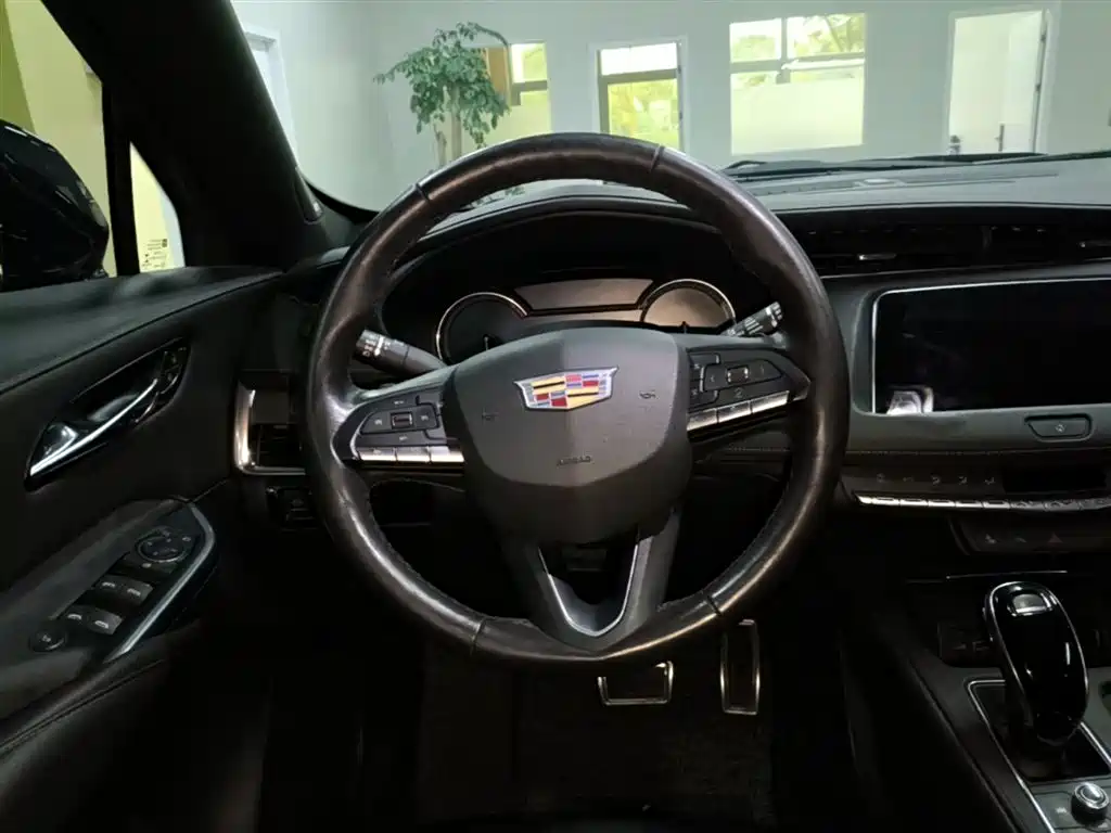 Cadillac XT4 2020 — фото 11