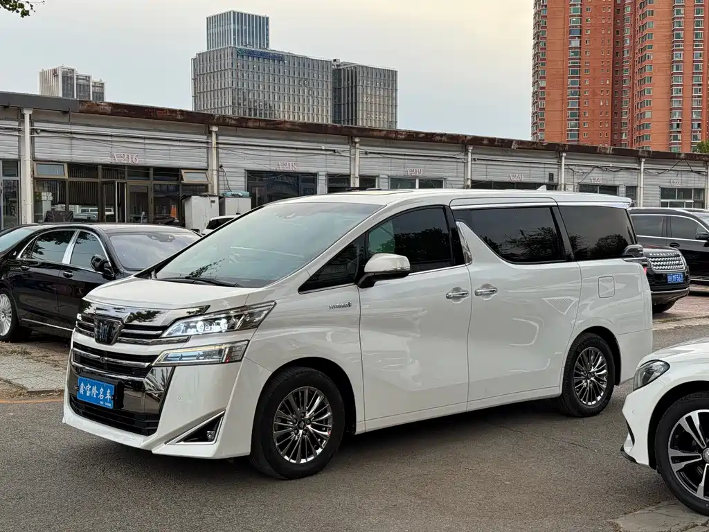 Toyota Vellfire 2022 — фото 1