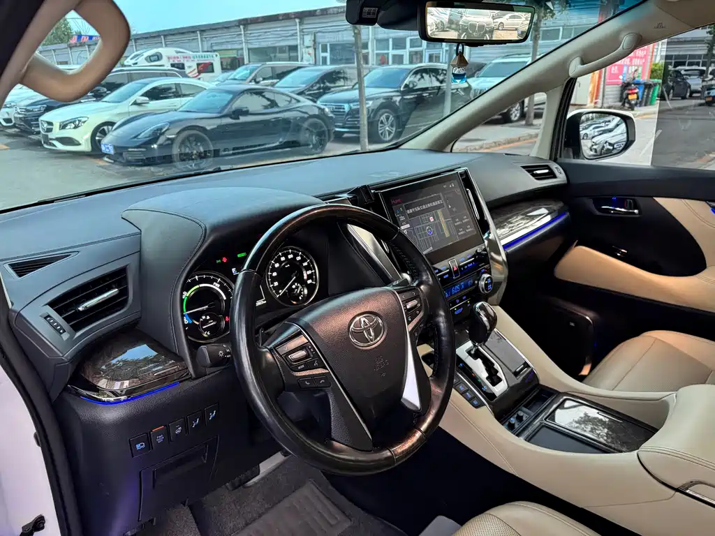 Toyota Vellfire 2022 — фото 8