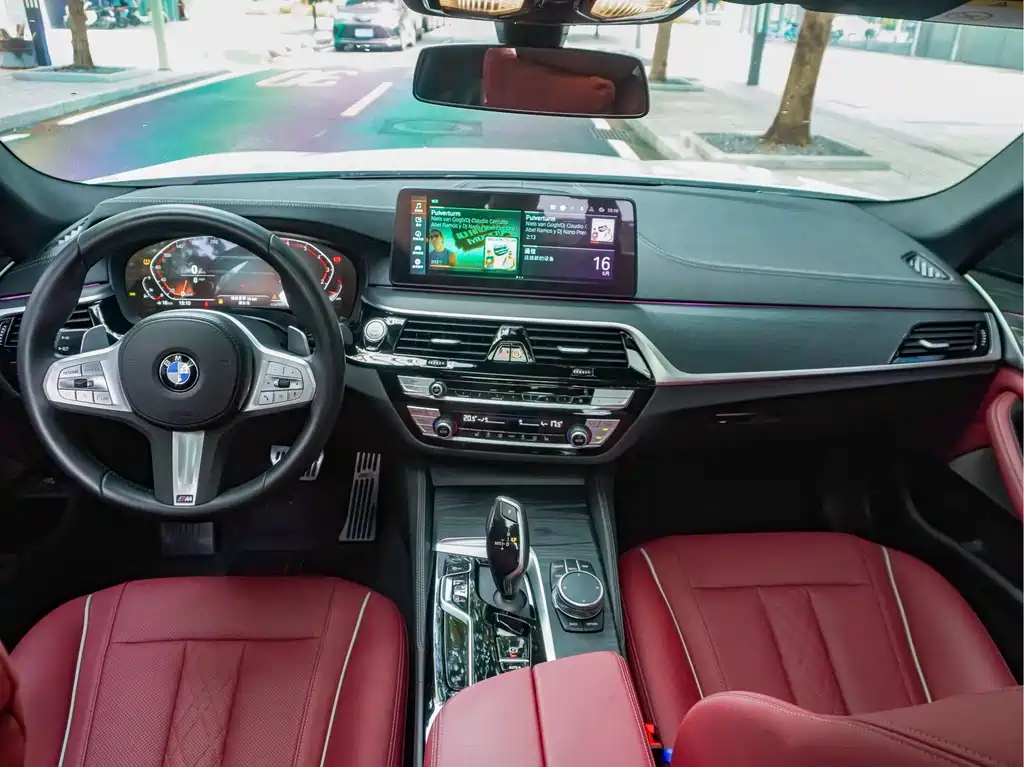 BMW 5 Series 2023 — фото 19