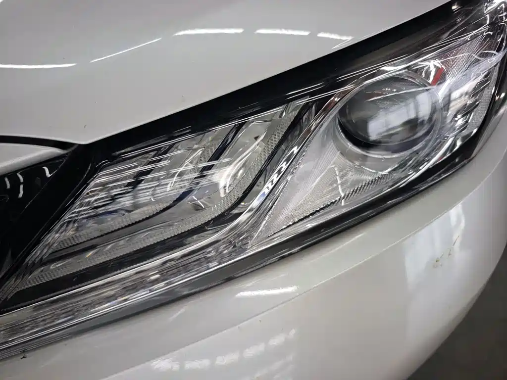 Toyota Camry 2019 — фото 10