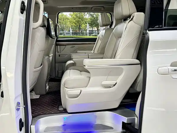 GAC Trumpchi M8 2018