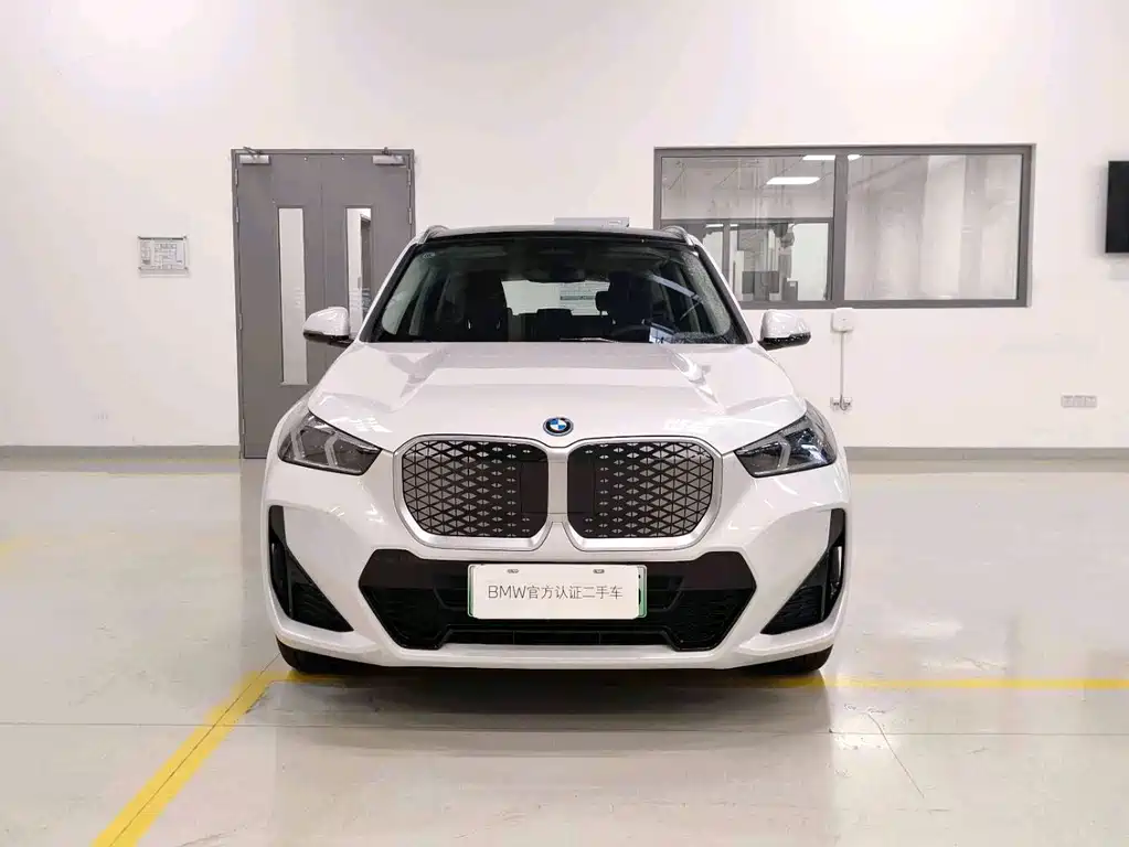 BMW iX1 2025 — фото 10