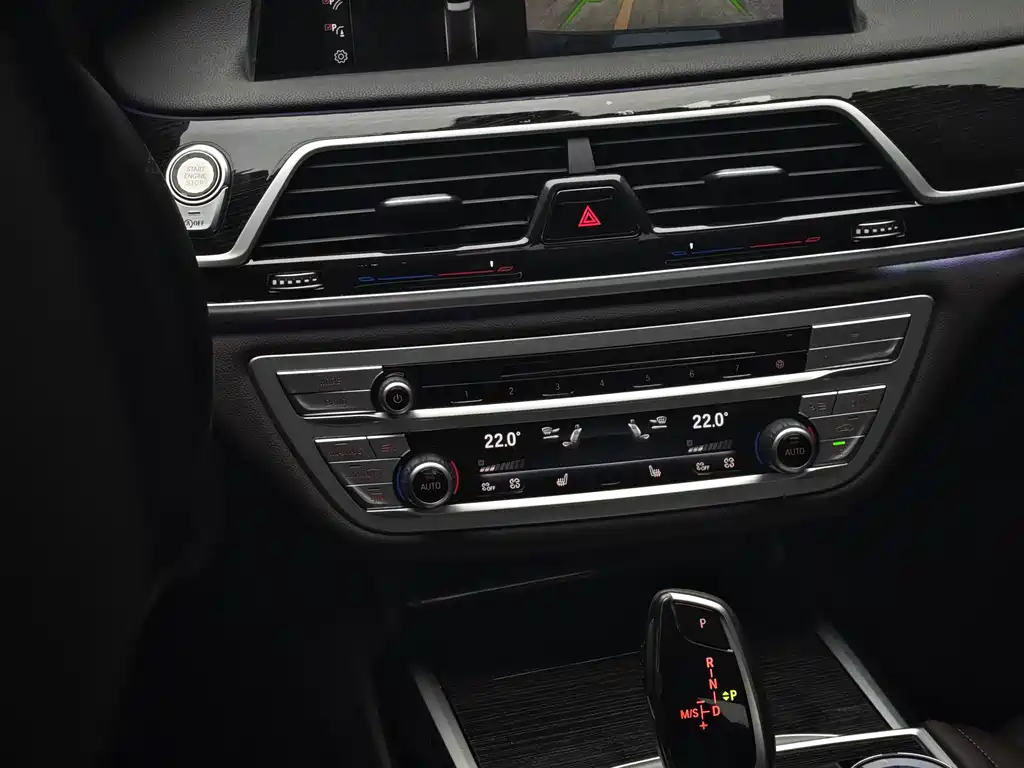 BMW 7 Series 2017 — фото 12