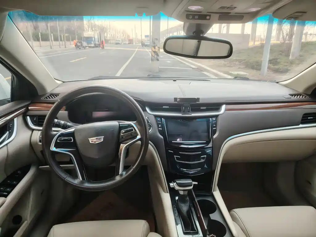 Cadillac XTS 2016 — фото 12