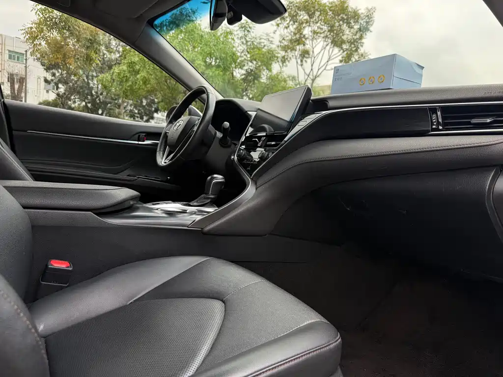 Toyota Camry 2022 — фото 13