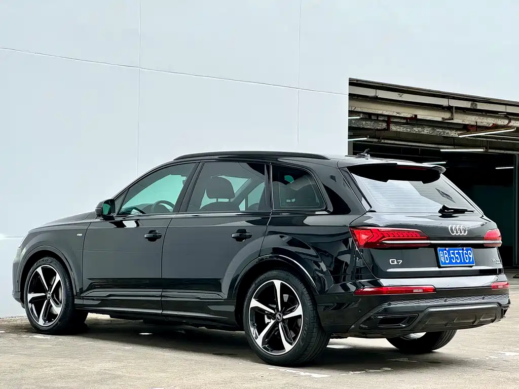 Audi Q7 2023 — фото 18