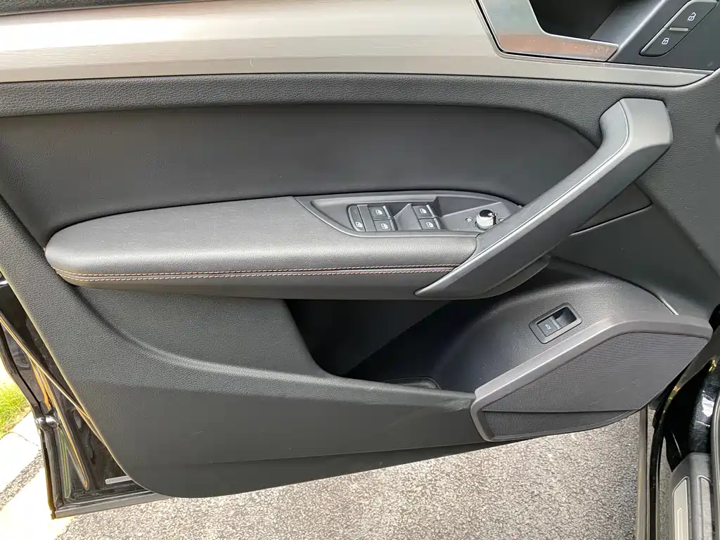 Audi Q5L 2020 — фото 20
