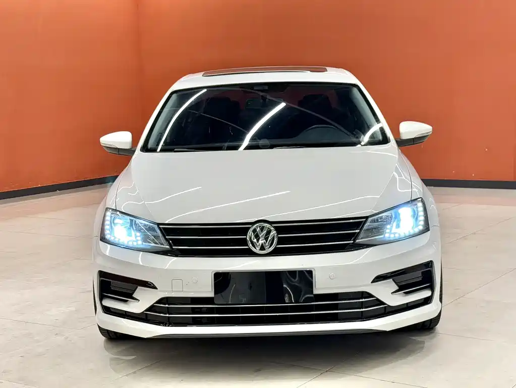 Volkswagen Sagitar 2018